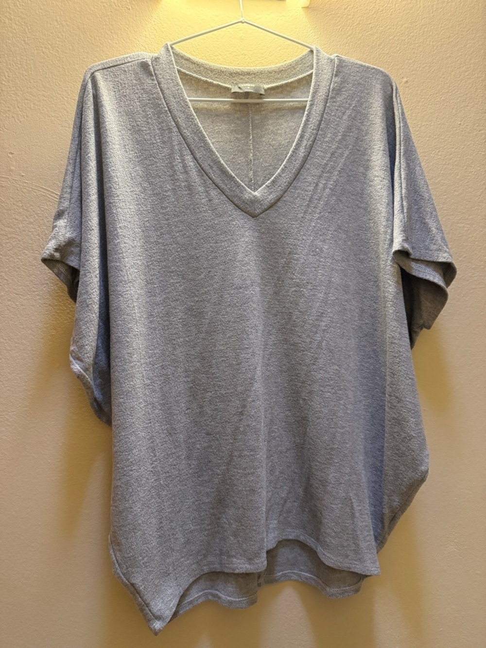 Express Light Gray V-Neck Short Sleeve Tee